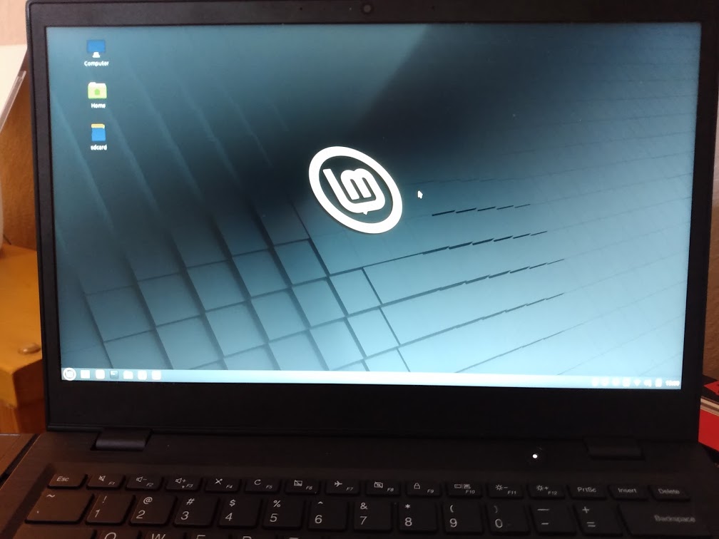 Linux Mint 20 on the Lenovo 14 W